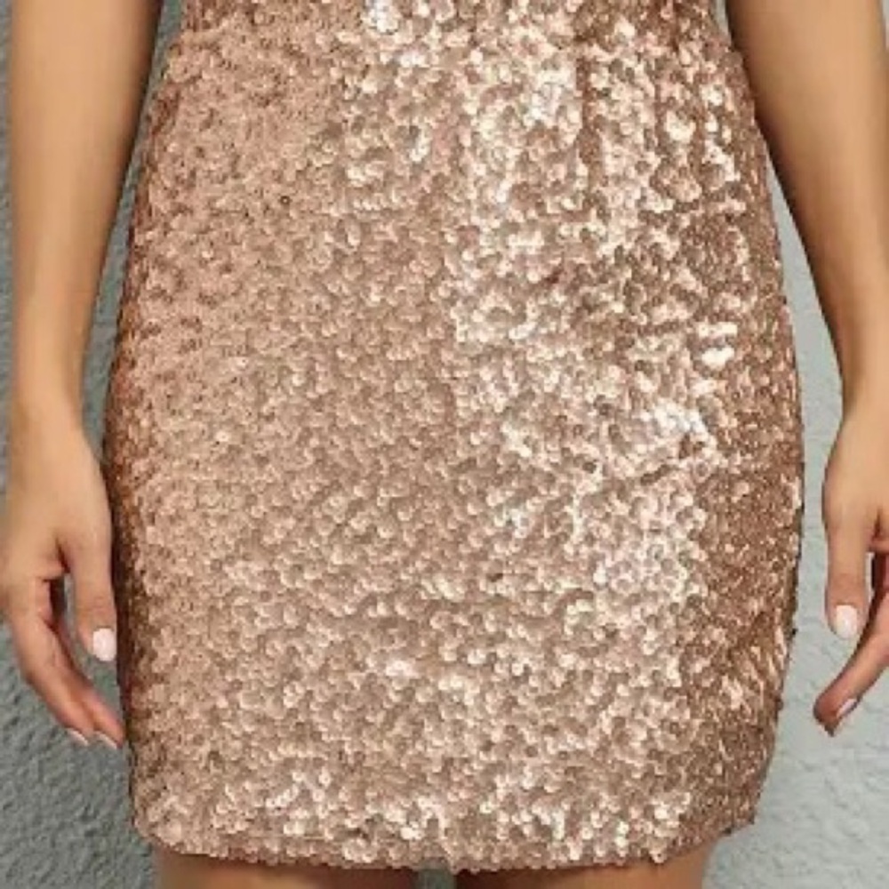 TOBI: ROSE GOLD SEQUIN MINISKIRT SIZE M